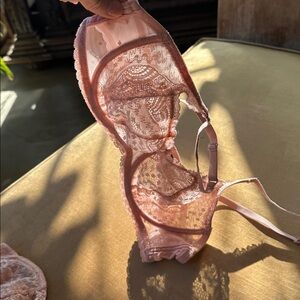 36 B Marilyn Monroe lace Bra from 90s Baby peach pink pastel Like new